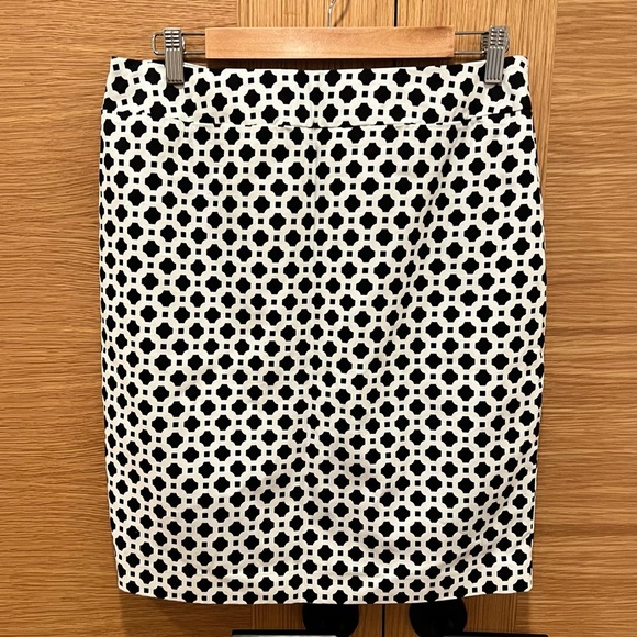 Cynthia Rowley Dresses & Skirts - Cynthia Rowley Black White Geometric Print Cotton Pencil Skirt Size 10